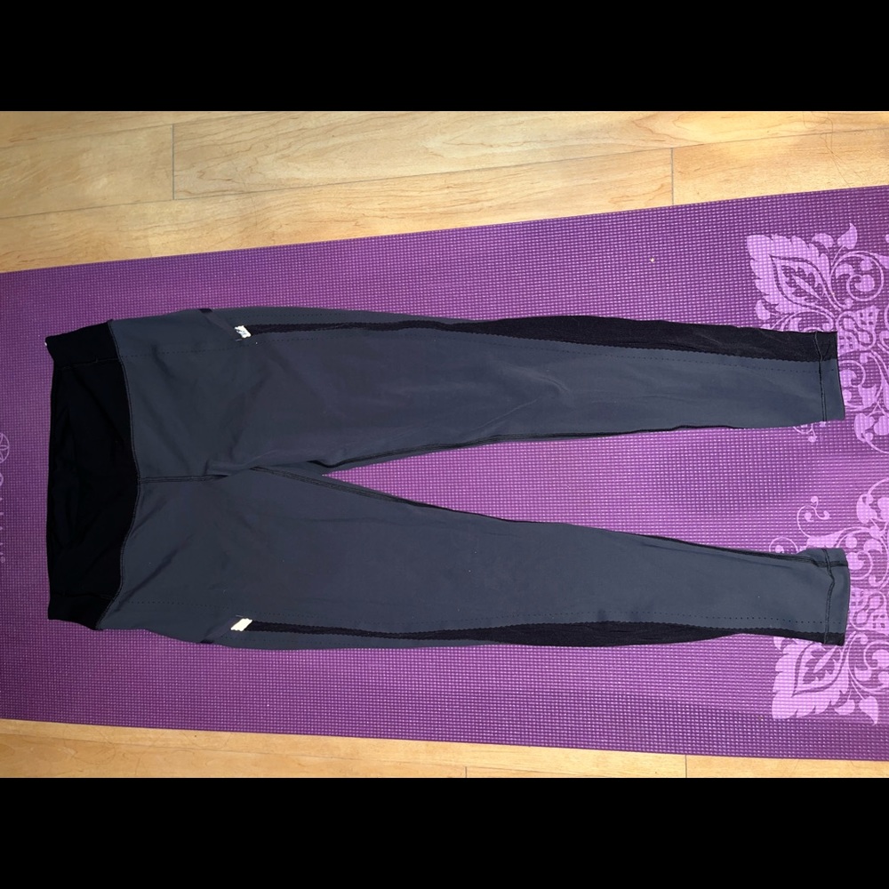 Lululemon size 10 leggings with mesh sides and zippered back pocket